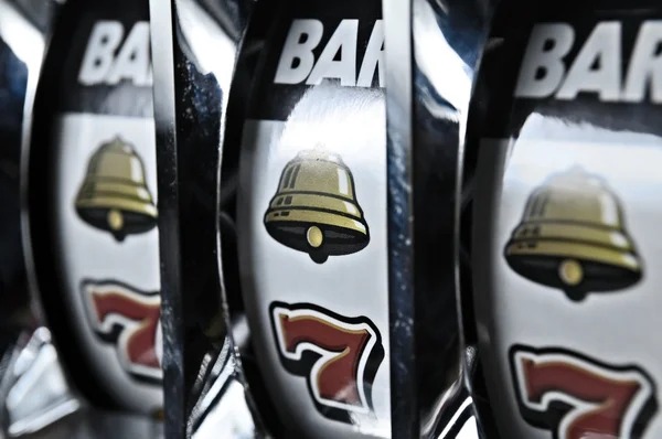 Golden Toad slot interface on presiden with five reels and payline display